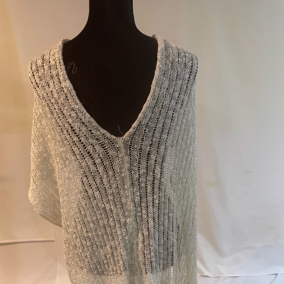 Women’s shawl Fetching brand off-white fringe at the bottom small - Picture 3 of 7